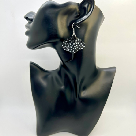 Stingray Earrings - Ocean Animal Earrings - Beach Earrings - Teacher Earrings - Picture 8 of 9